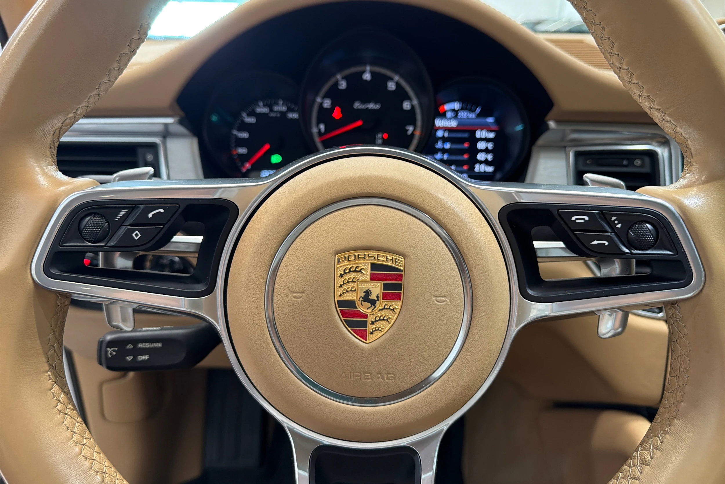valkoinen Porsche Macan 2014 kuva 17.
