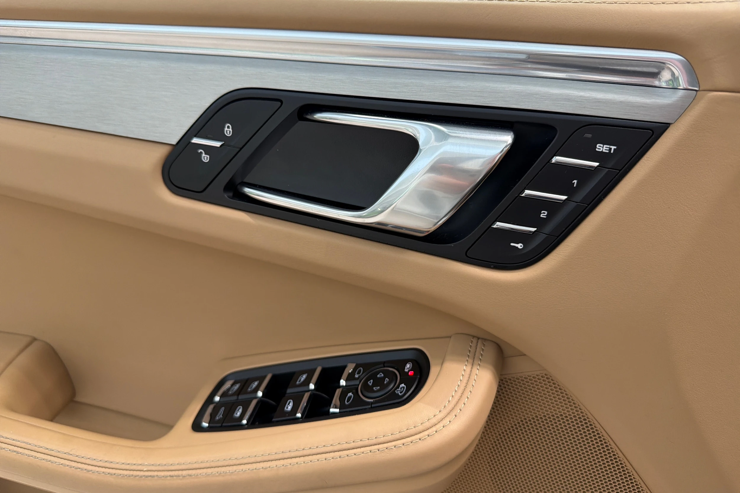 valkoinen Porsche Macan 2014 kuva 22.