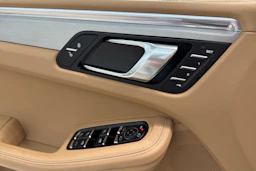 valkoinen Porsche Macan 2014 kuva 22.
