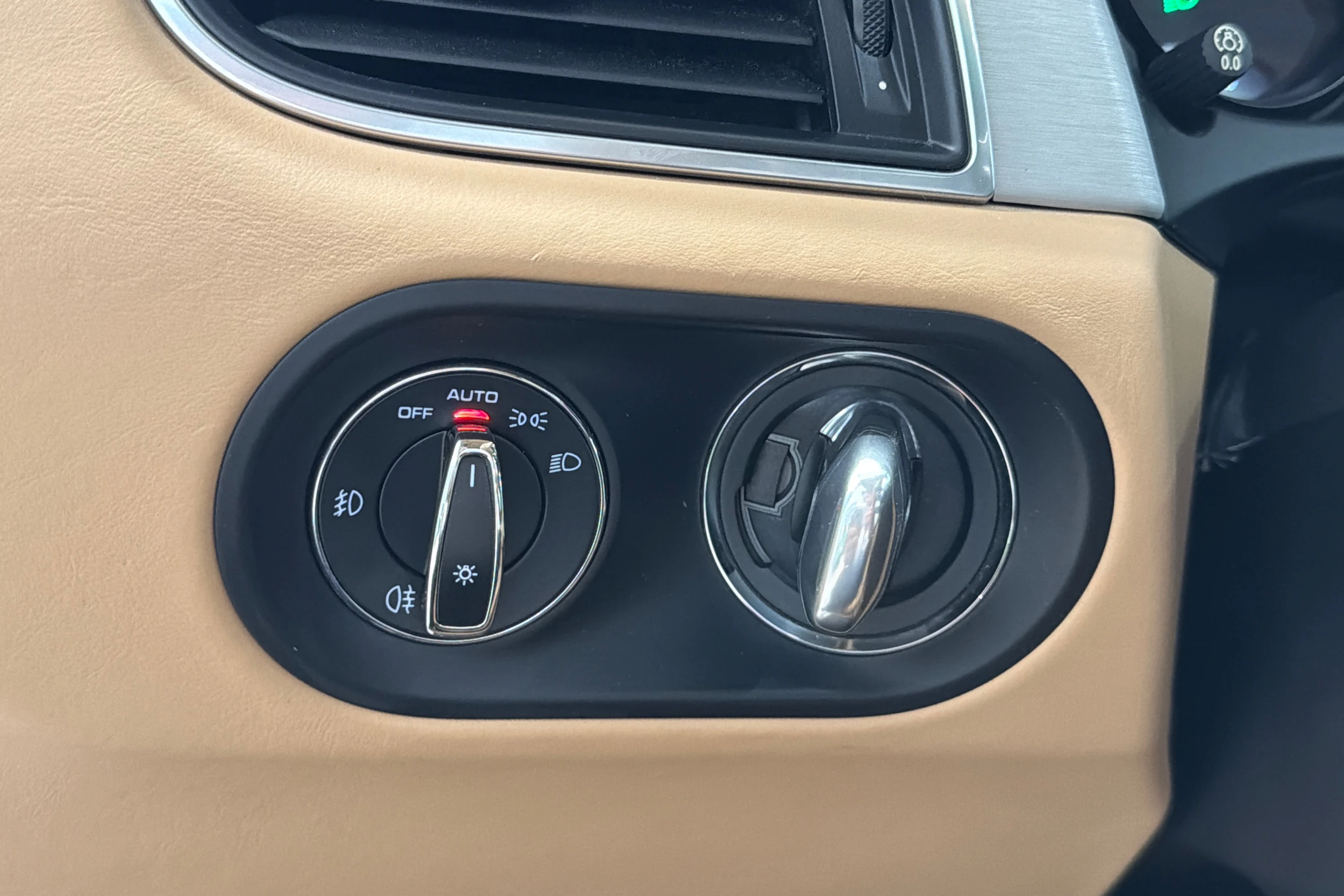 valkoinen Porsche Macan 2014 kuva 25.