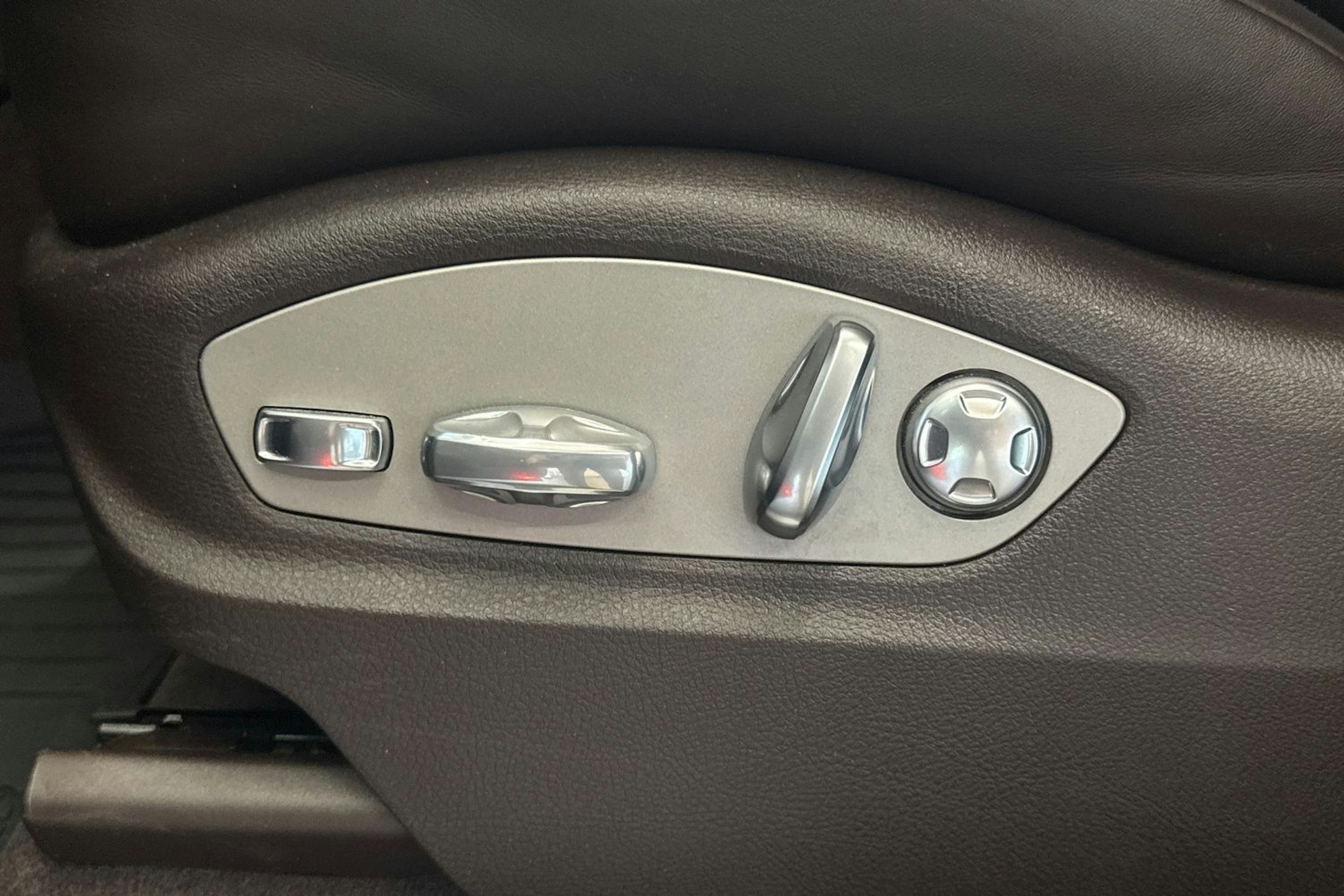 Sininen Porsche Macan 2015 kuva 10.