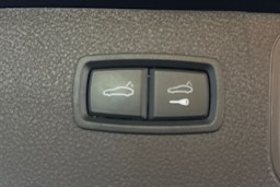 Sininen Porsche Macan 2015 kuva 13.