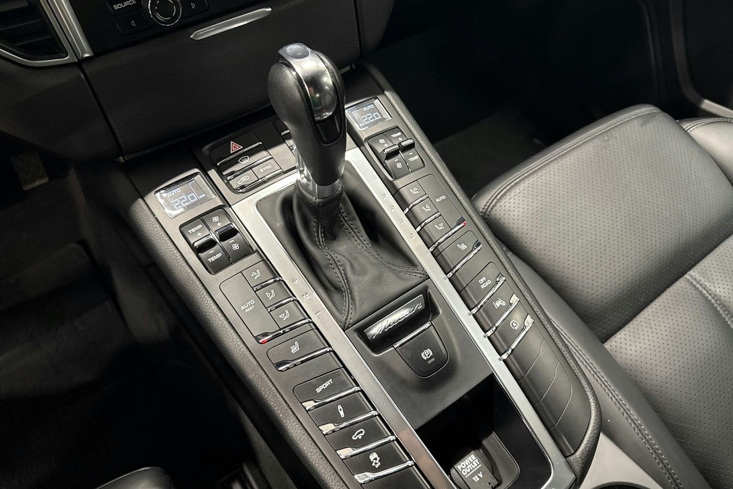 Ruskea (beige) Porsche MACAN 2015 kuva 14.