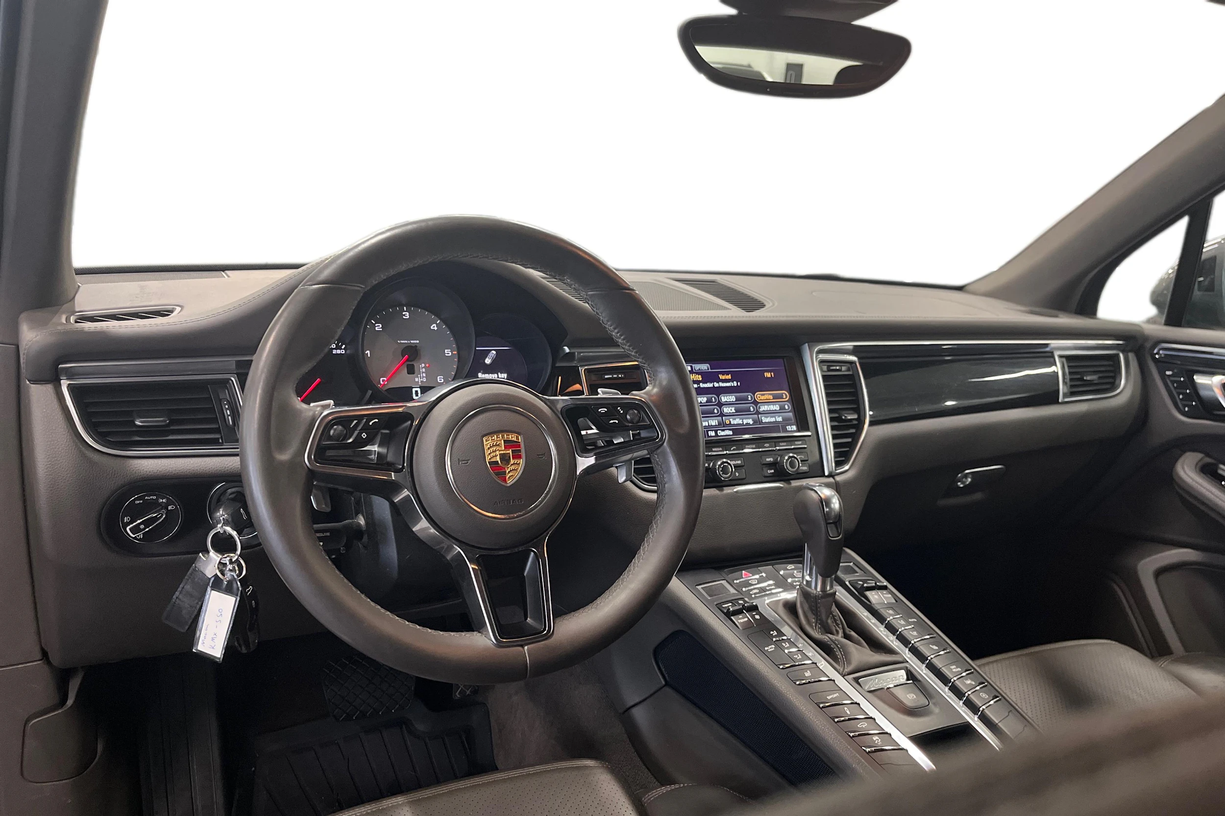 met. harmaa Porsche Macan 2015 kuva 6.