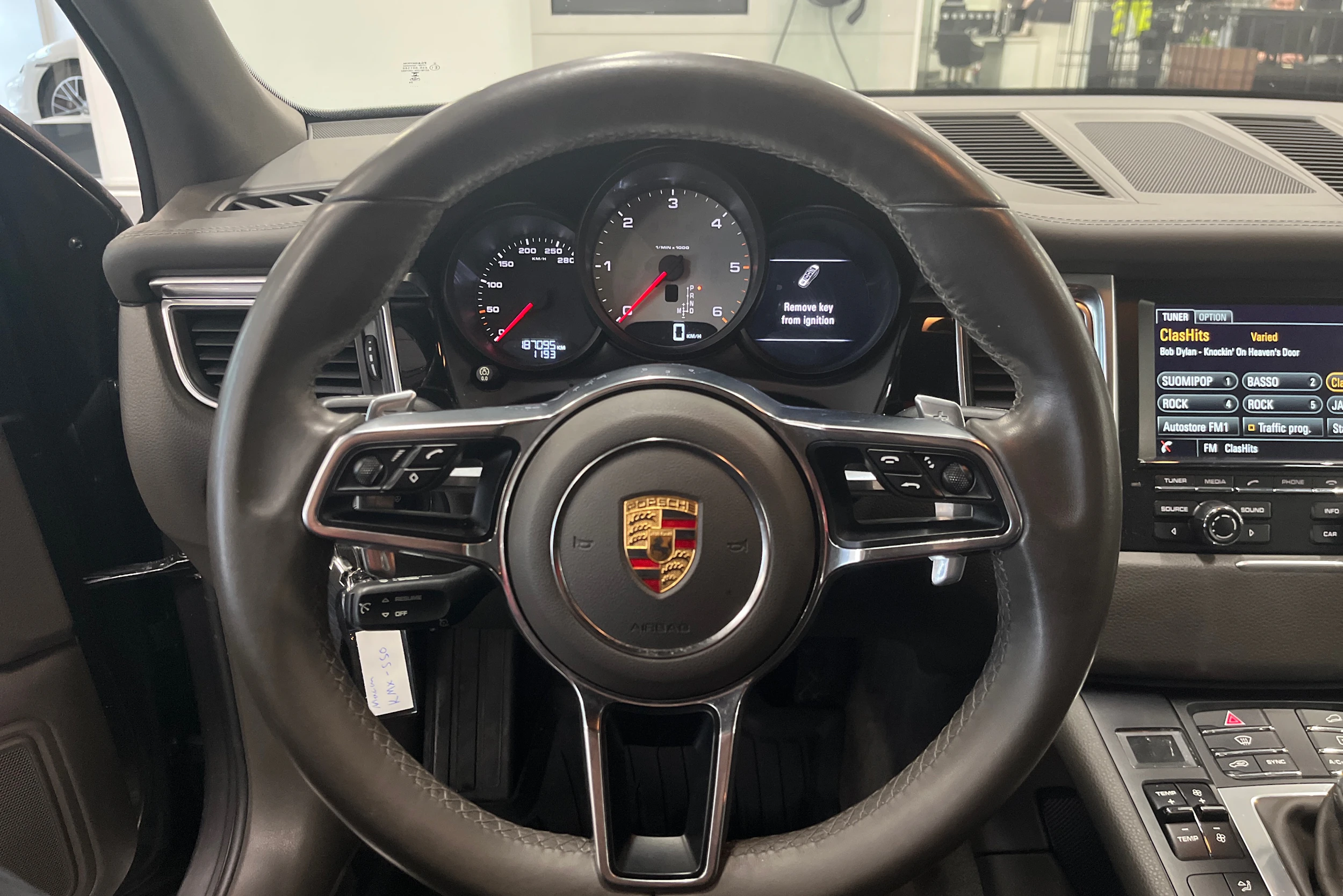 met. harmaa Porsche Macan 2015 kuva 14.