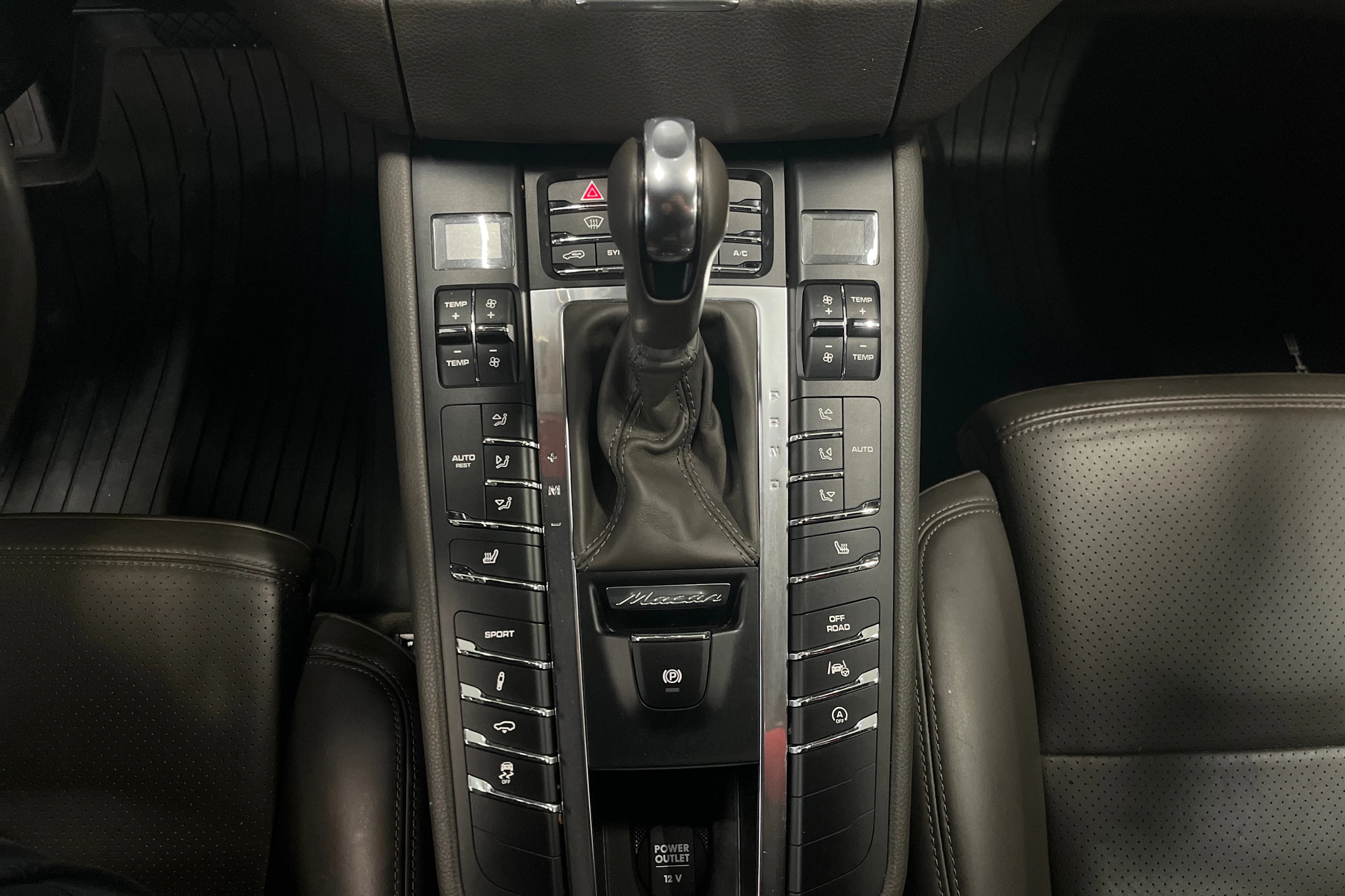 met. harmaa Porsche Macan 2015 kuva 16.