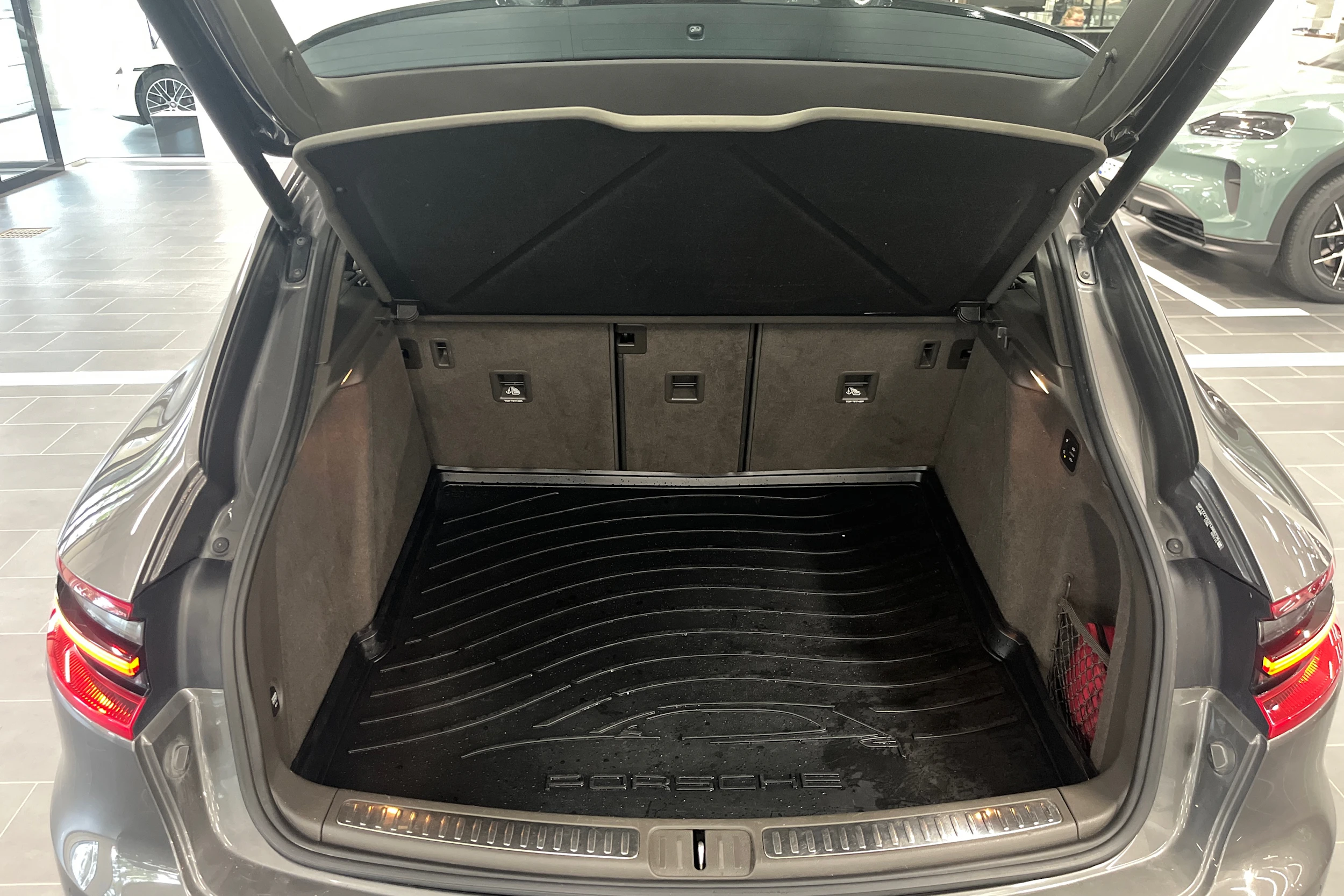 met. harmaa Porsche Macan 2015 kuva 17.