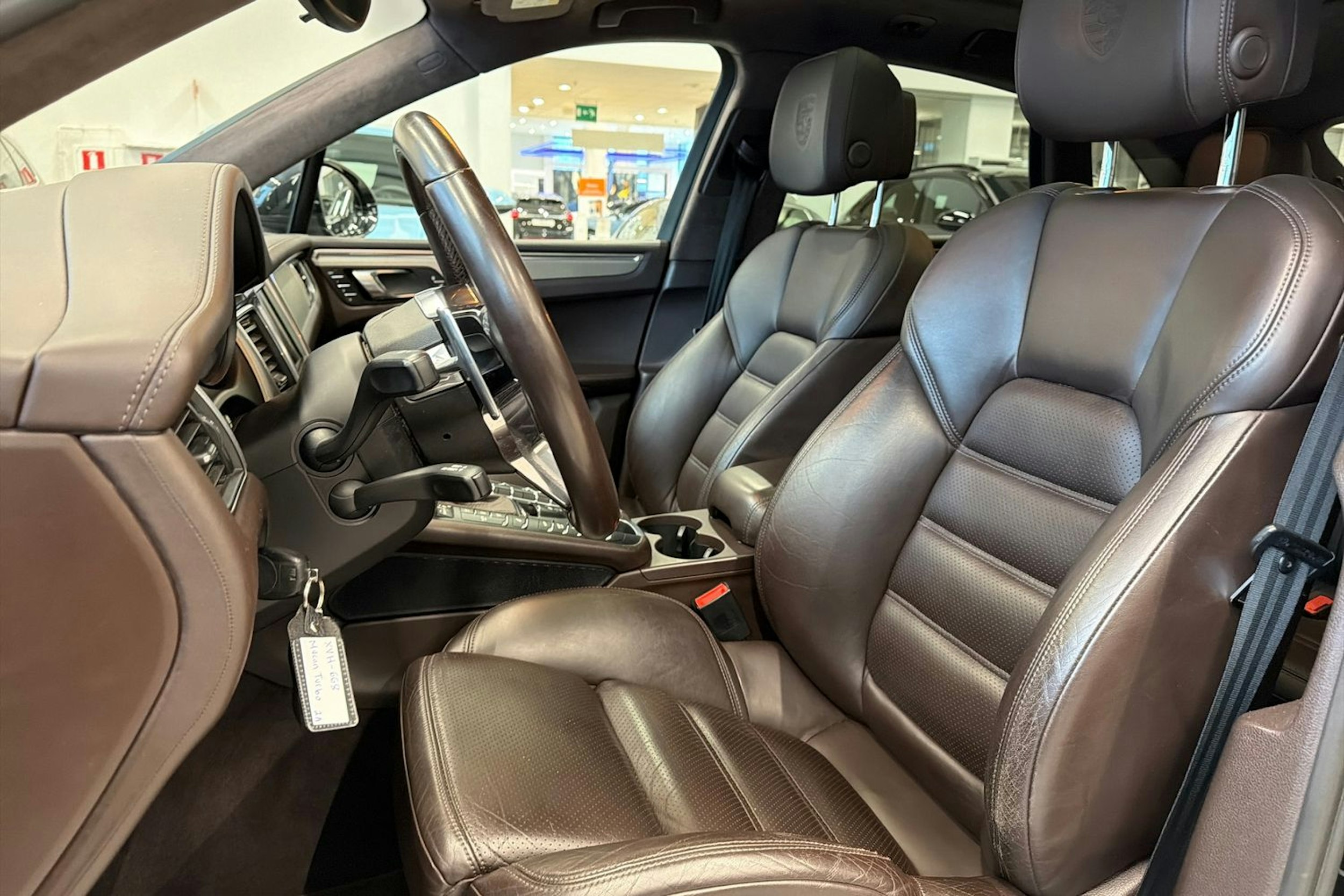 Musta Porsche Macan 2015 kuva 10.