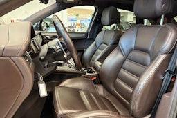 Musta Porsche Macan 2015 kuva 10.