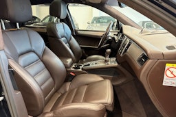 Musta Porsche Macan 2015 kuva 11.