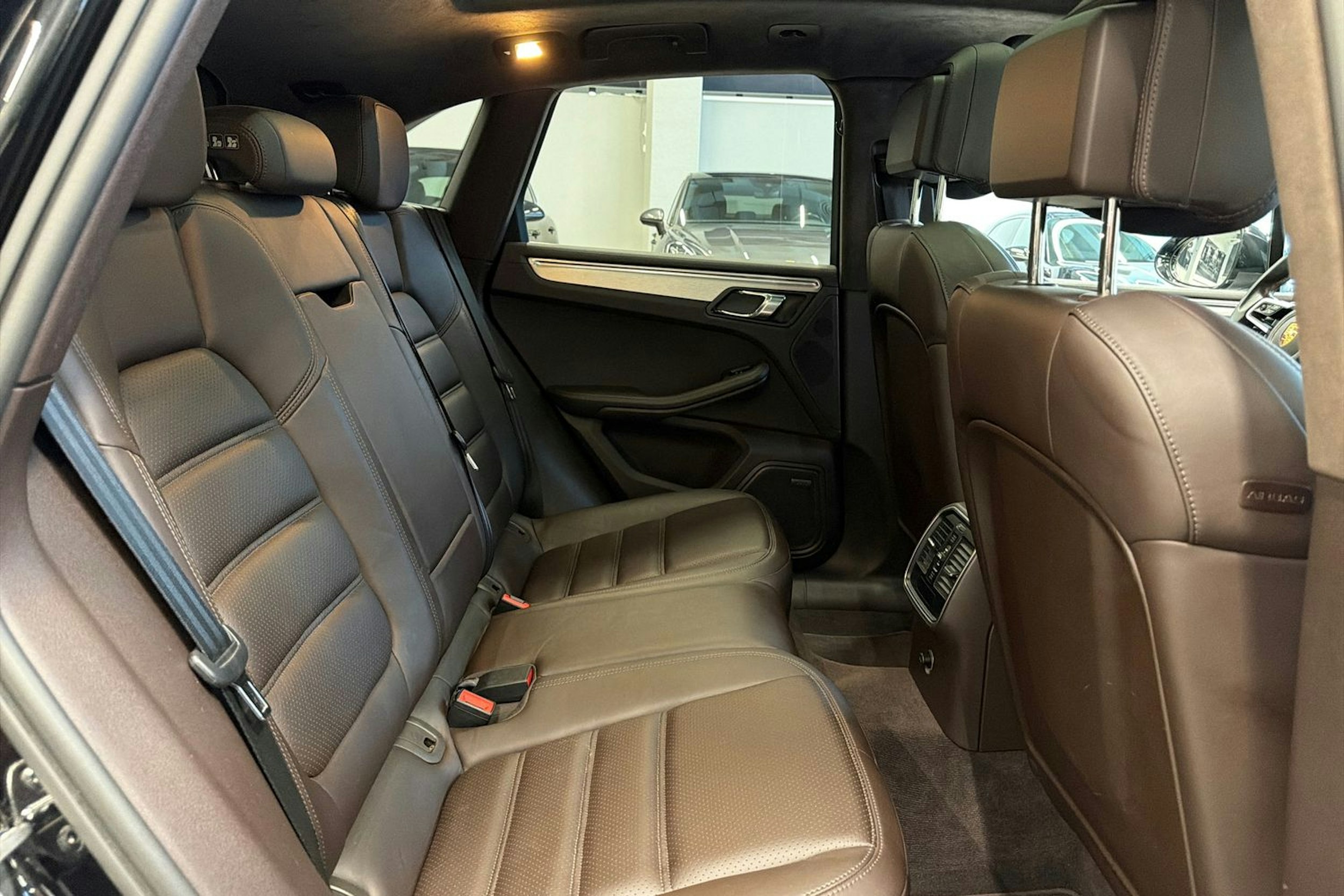 Musta Porsche Macan 2015 kuva 12.