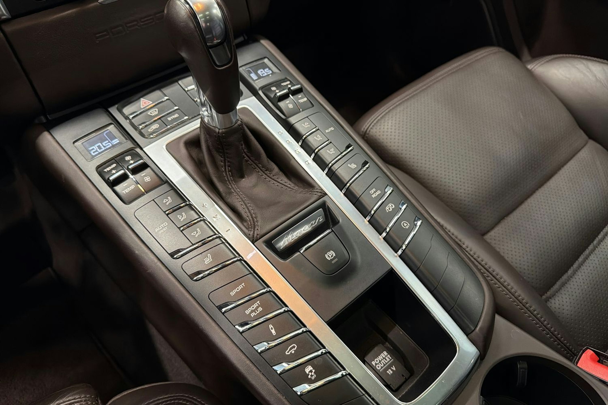 Musta Porsche Macan 2015 kuva 20.