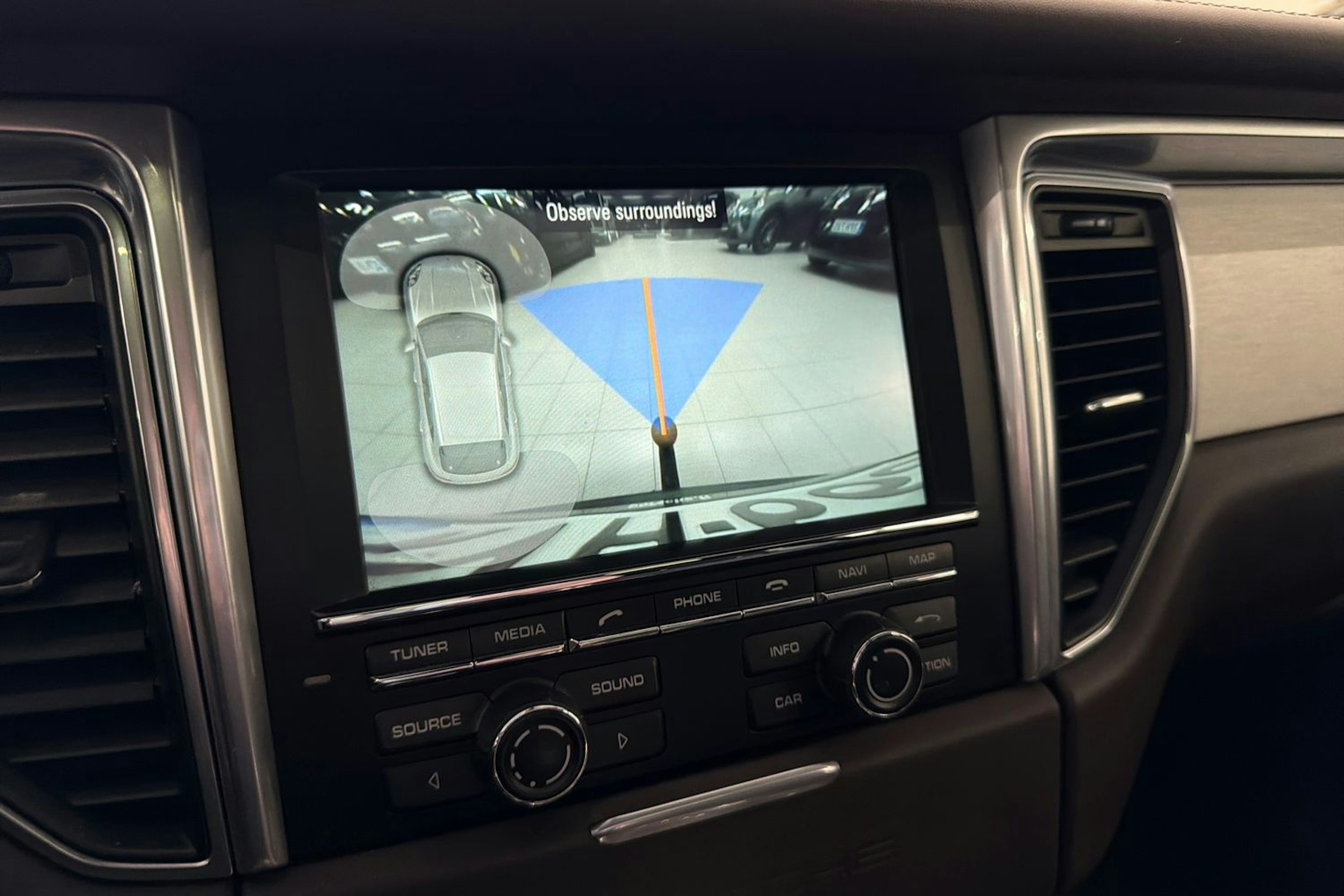 Musta Porsche Macan 2015 kuva 21.