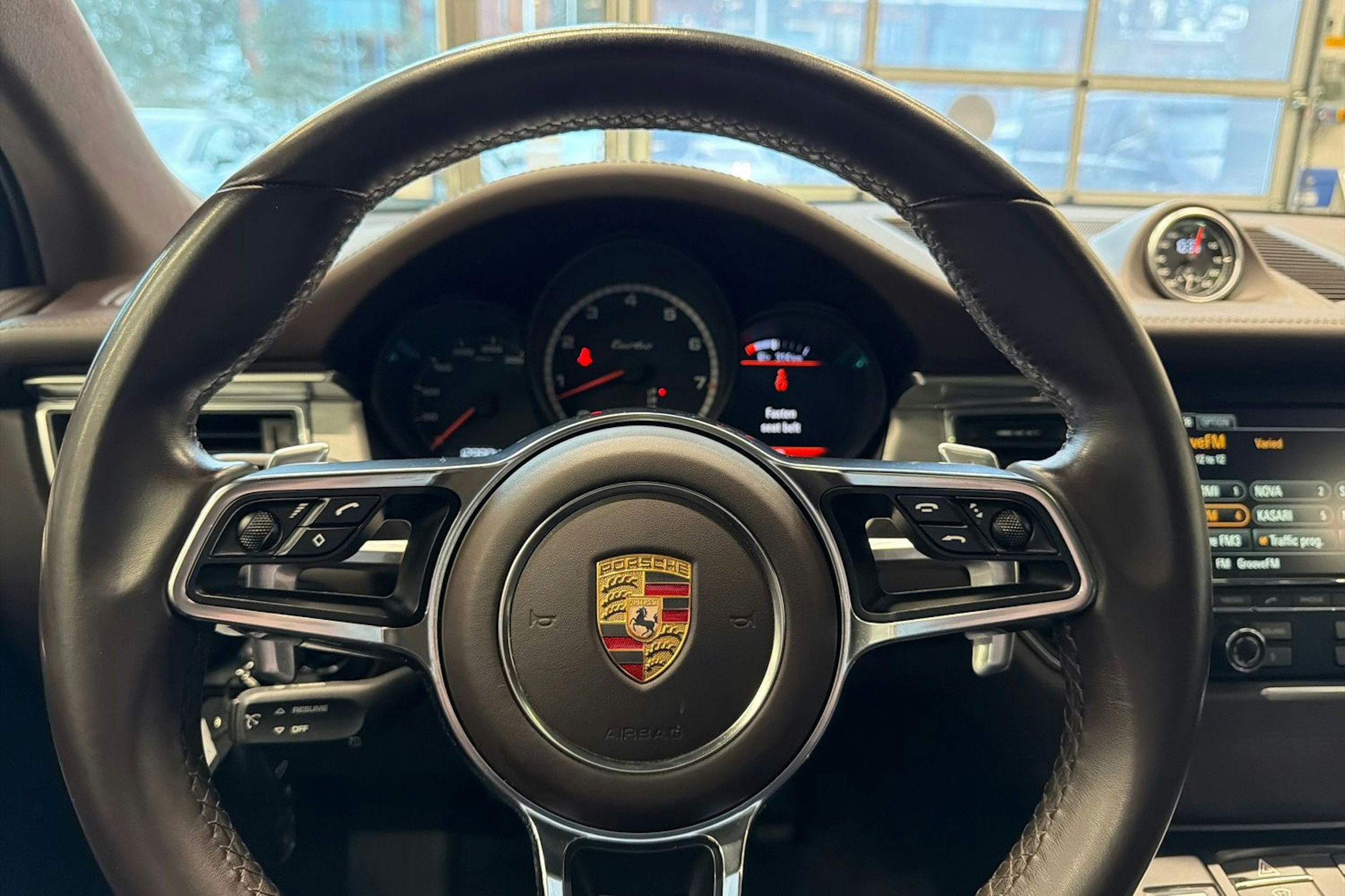 Musta Porsche Macan 2015 kuva 23.