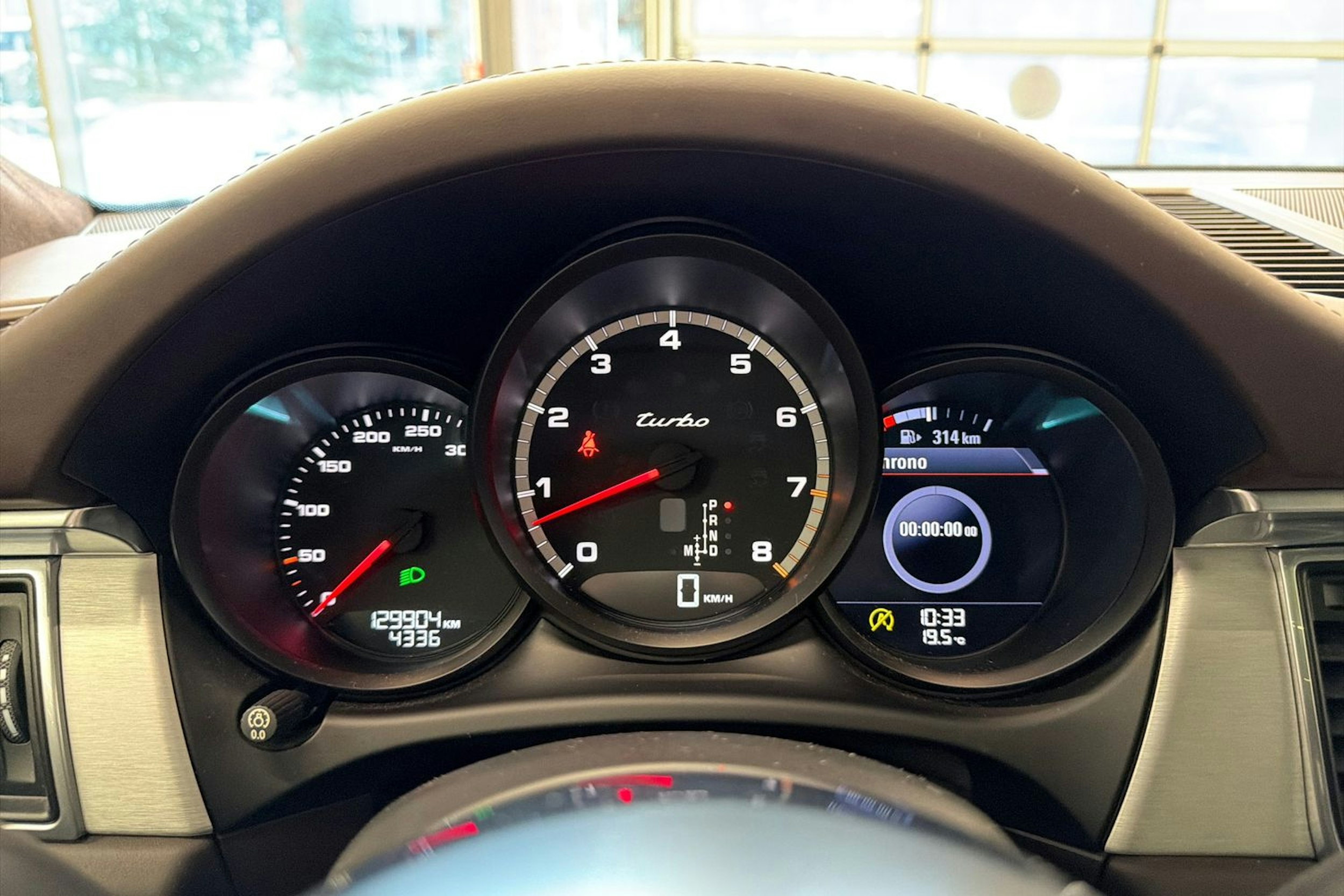 Musta Porsche Macan 2015 kuva 24.