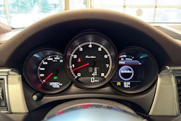 Musta Porsche Macan 2015 kuva 24.