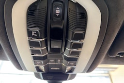 Musta Porsche Macan 2015 kuva 26.