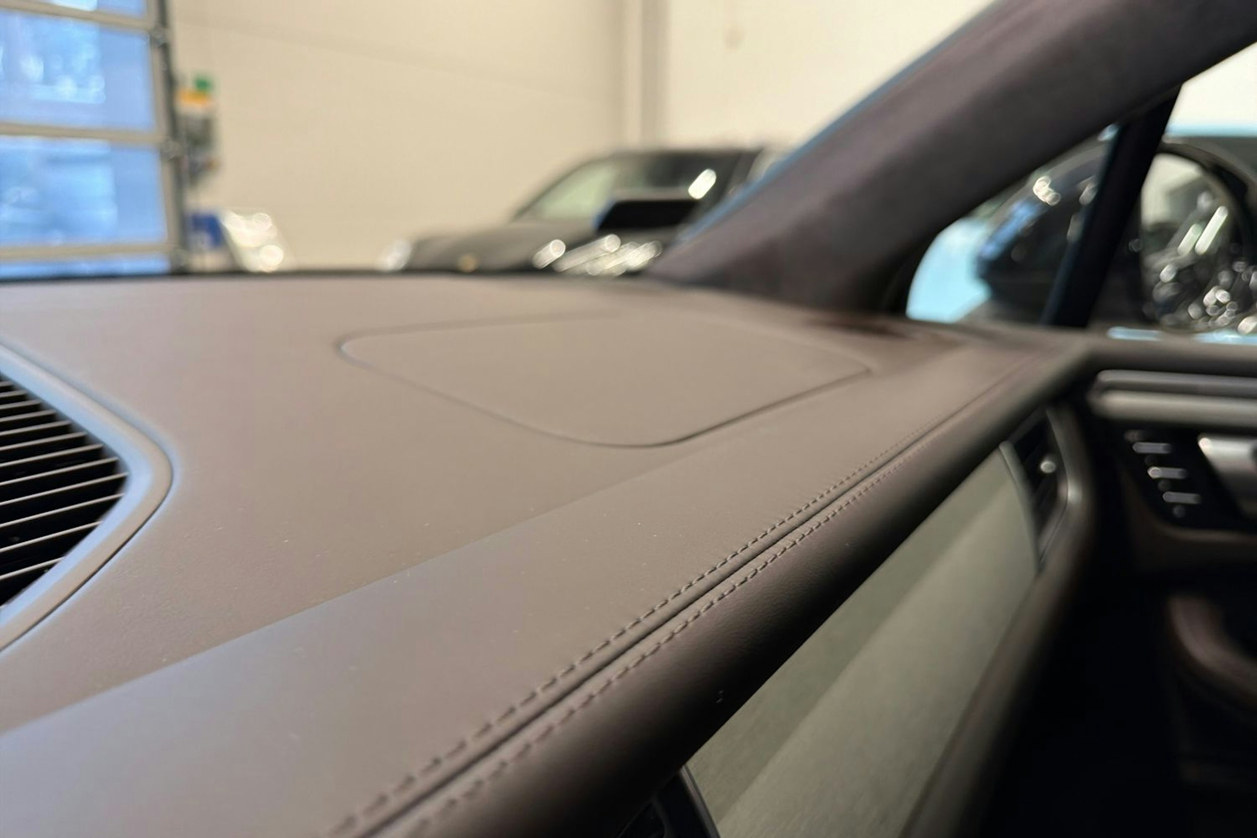 Musta Porsche Macan 2015 kuva 30.