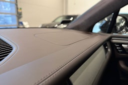 Musta Porsche Macan 2015 kuva 30.