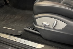 Harmaa Porsche Macan 2015 kuva 12.