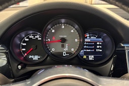 Harmaa Porsche Macan 2015 kuva 14.