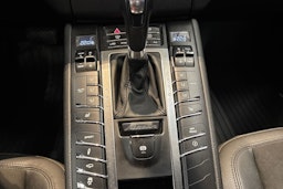 Harmaa Porsche Macan 2015 kuva 15.