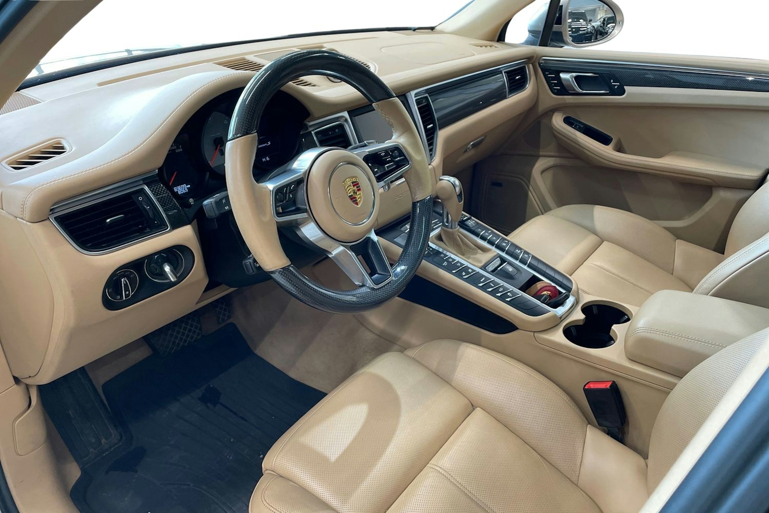 harmaa Porsche Macan 2015 kuva 6.