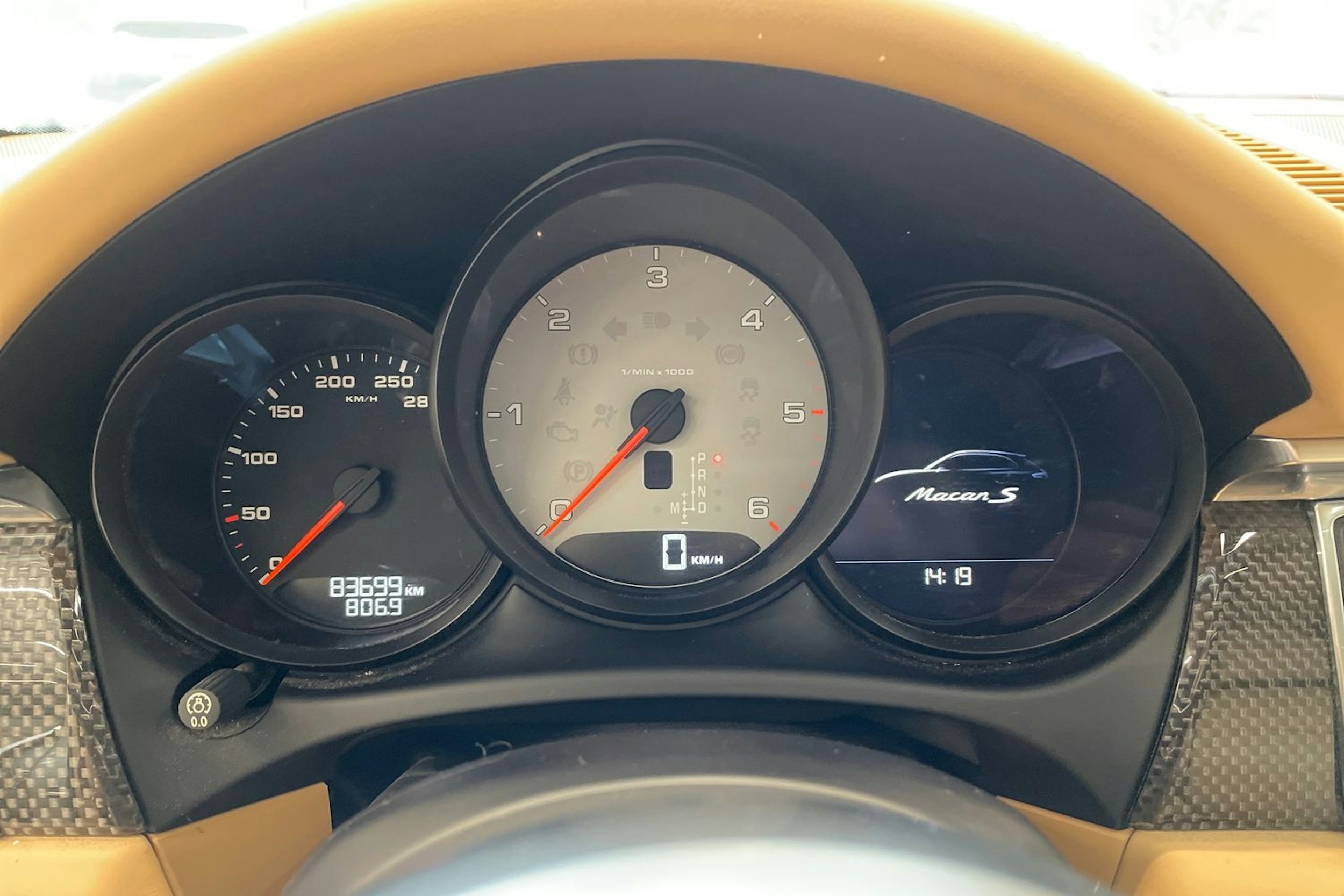 harmaa Porsche Macan 2015 kuva 11.