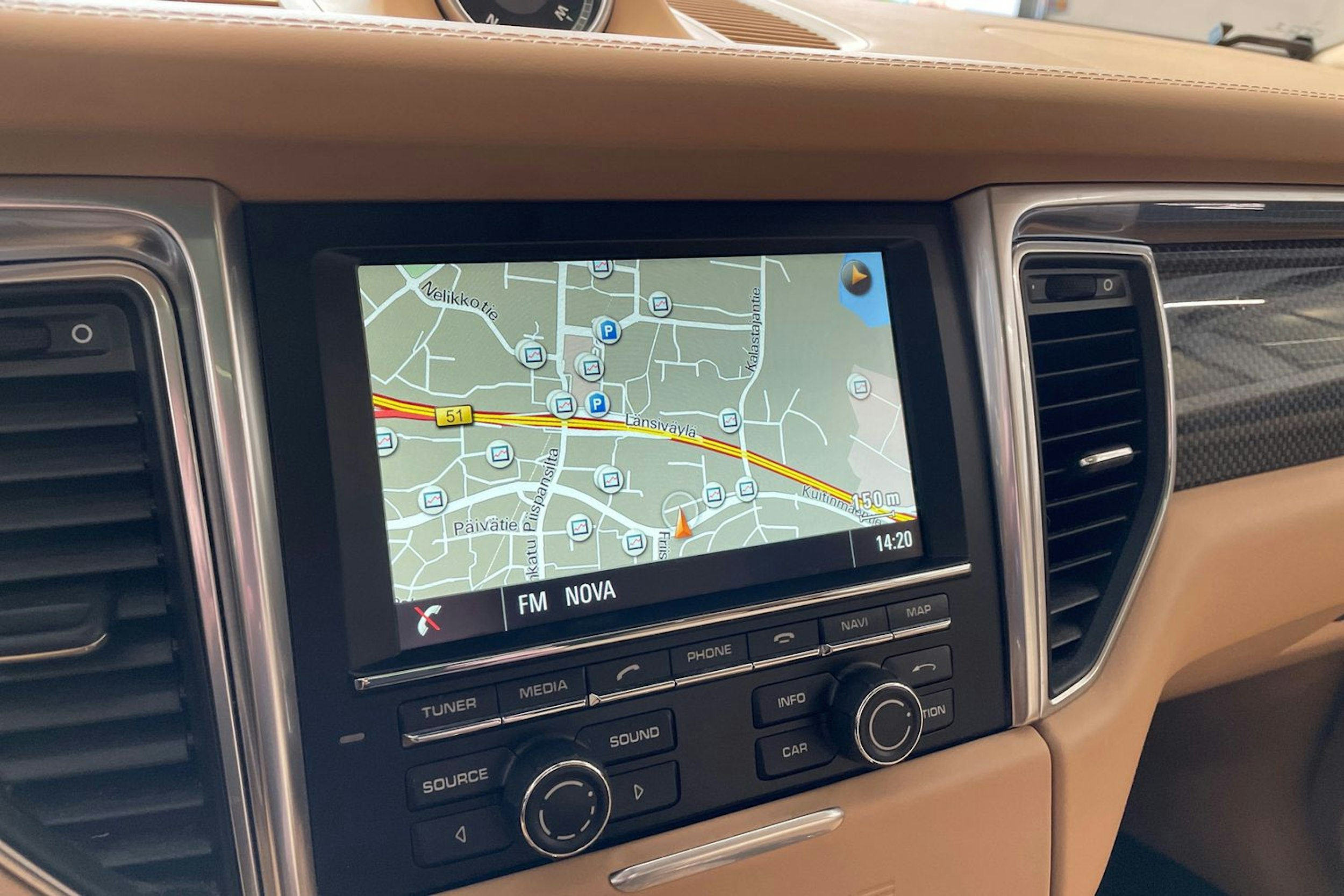 harmaa Porsche Macan 2015 kuva 15.