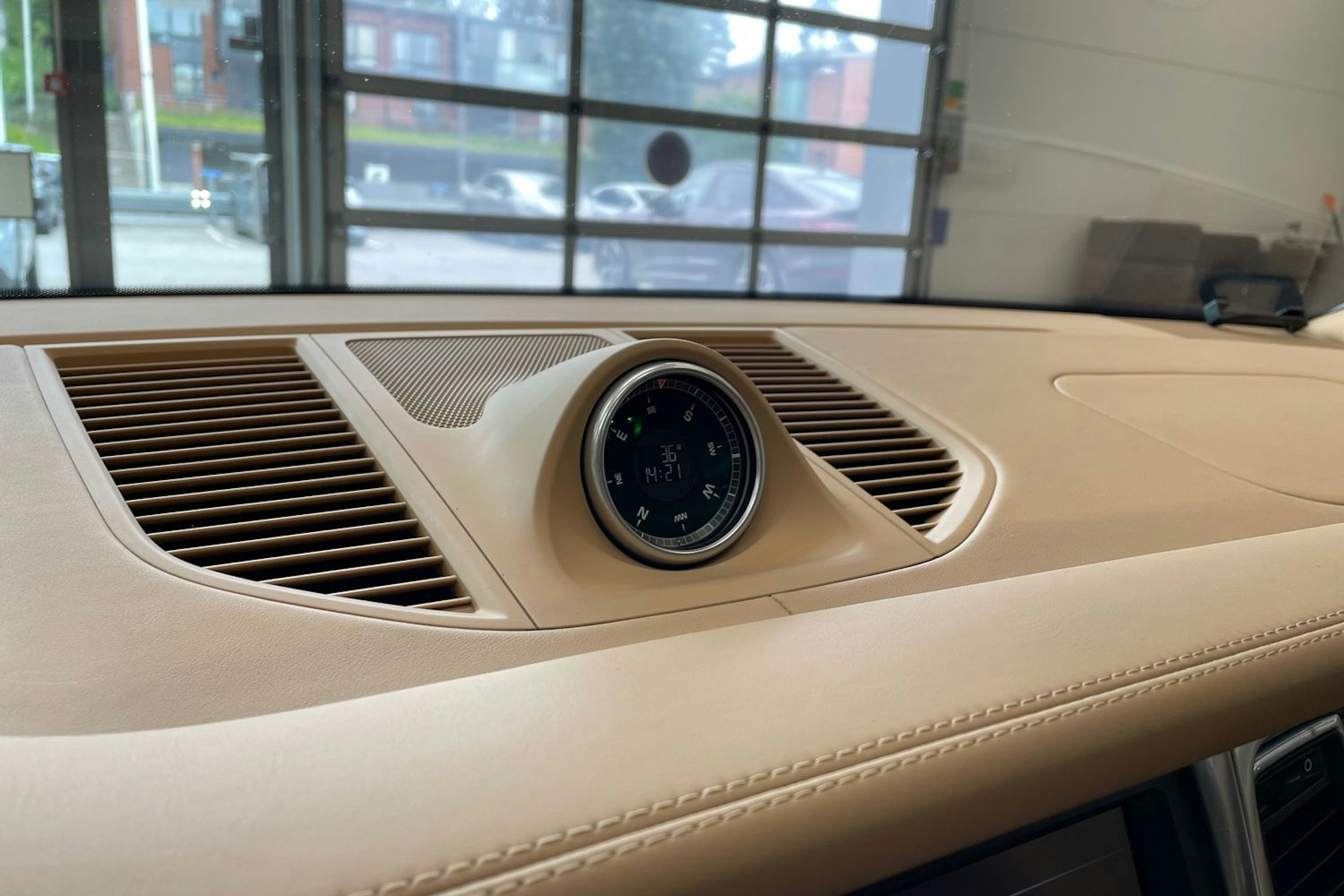 harmaa Porsche Macan 2015 kuva 22.