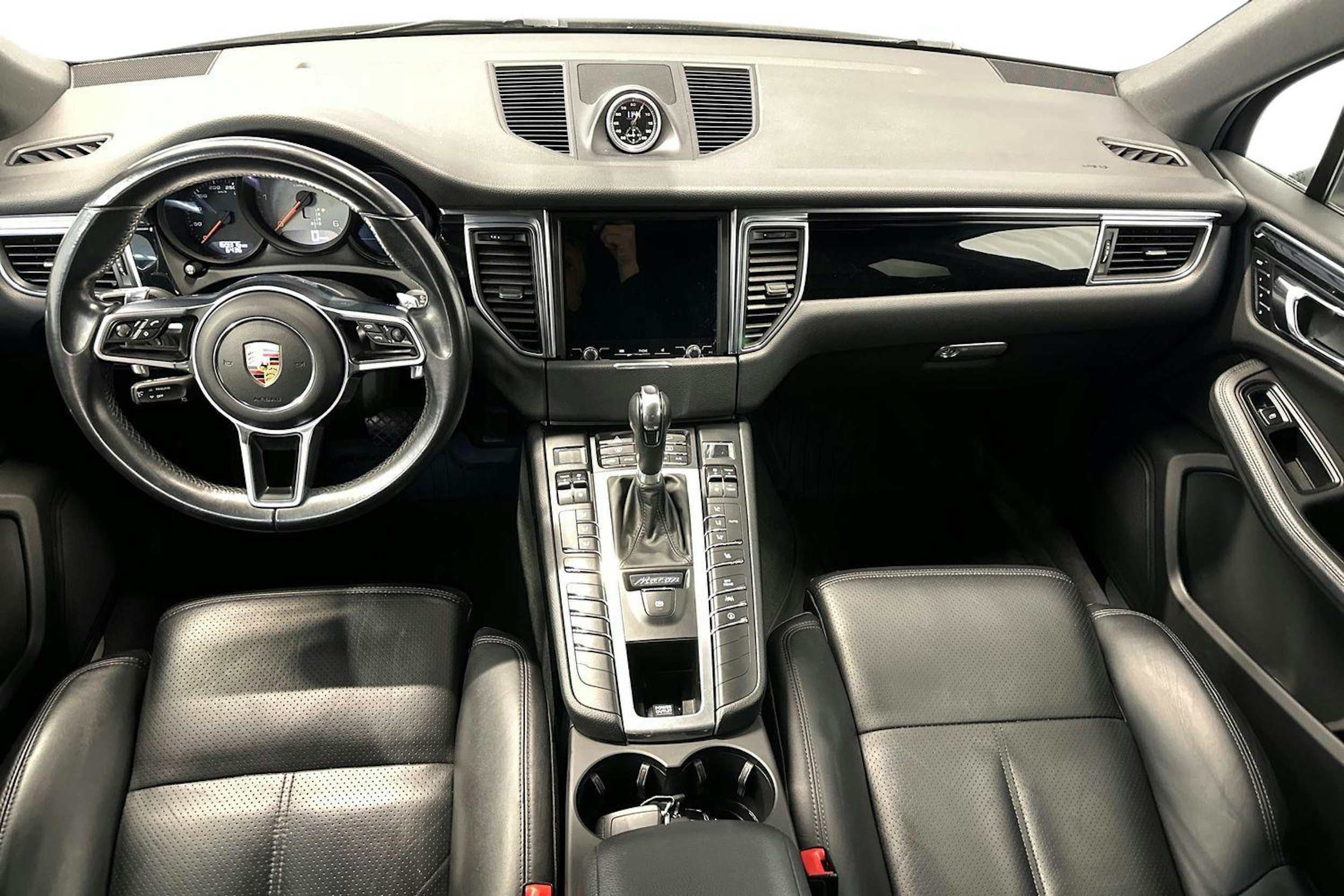 valkoinen Porsche Macan 2016 kuva 9.