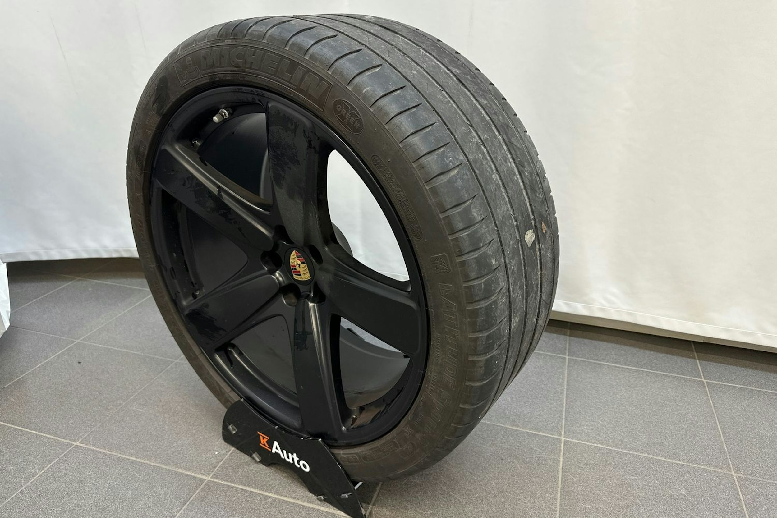 valkoinen Porsche Macan 2016 kuva 13.