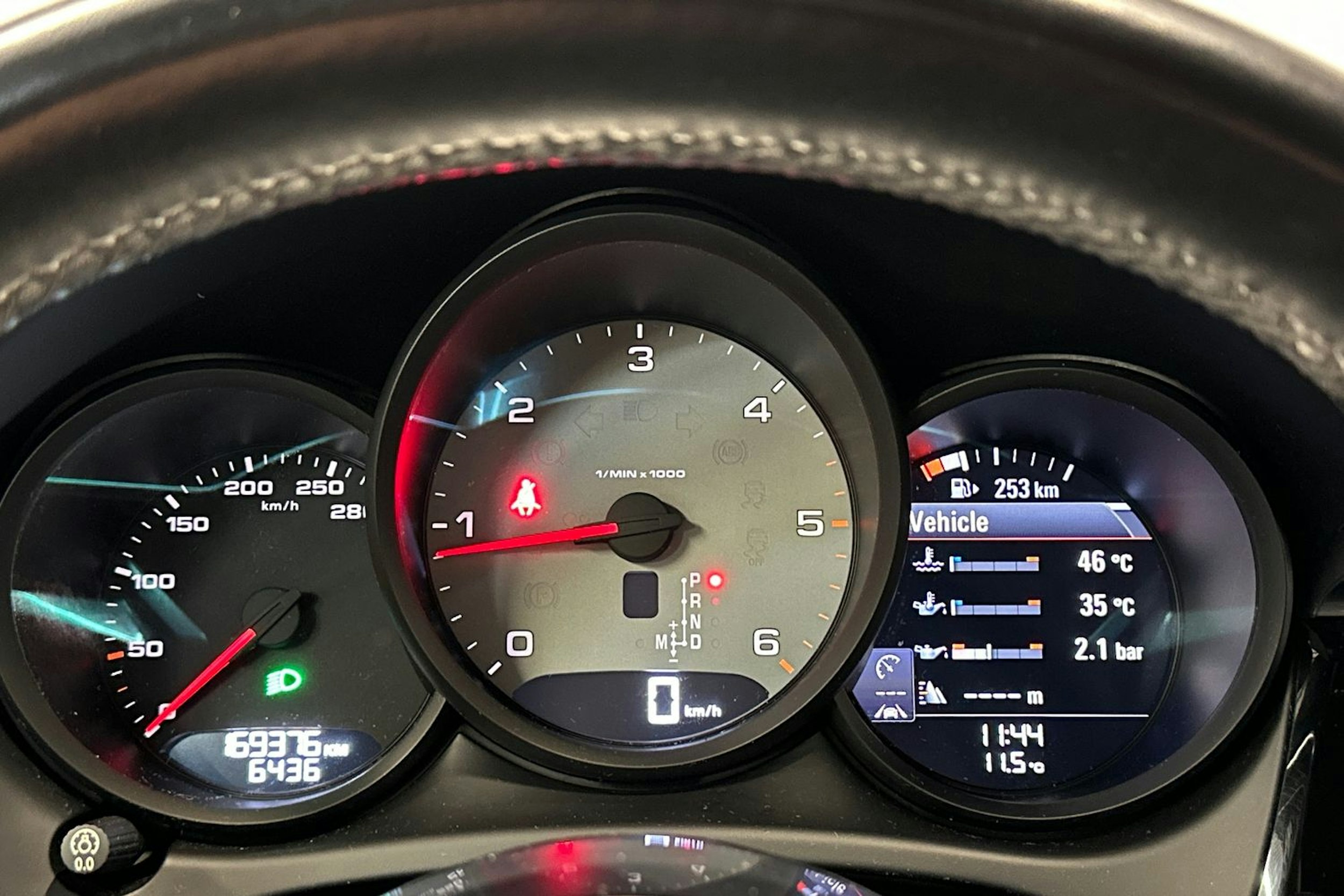 valkoinen Porsche Macan 2016 kuva 15.