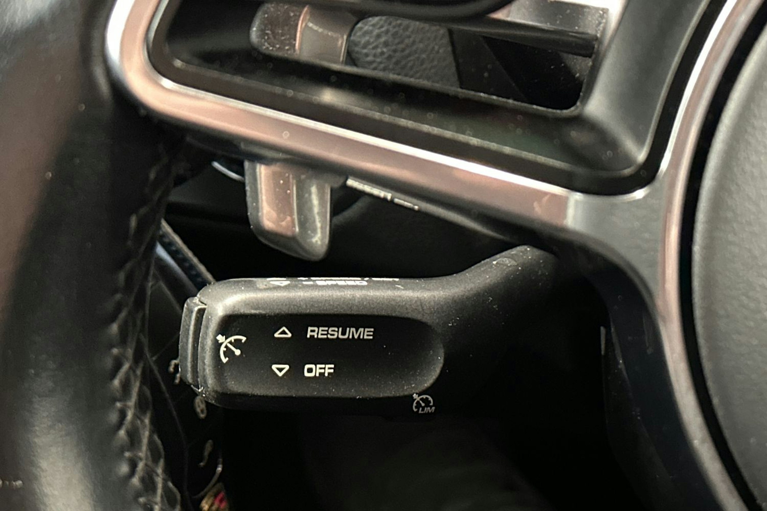 valkoinen Porsche Macan 2016 kuva 16.