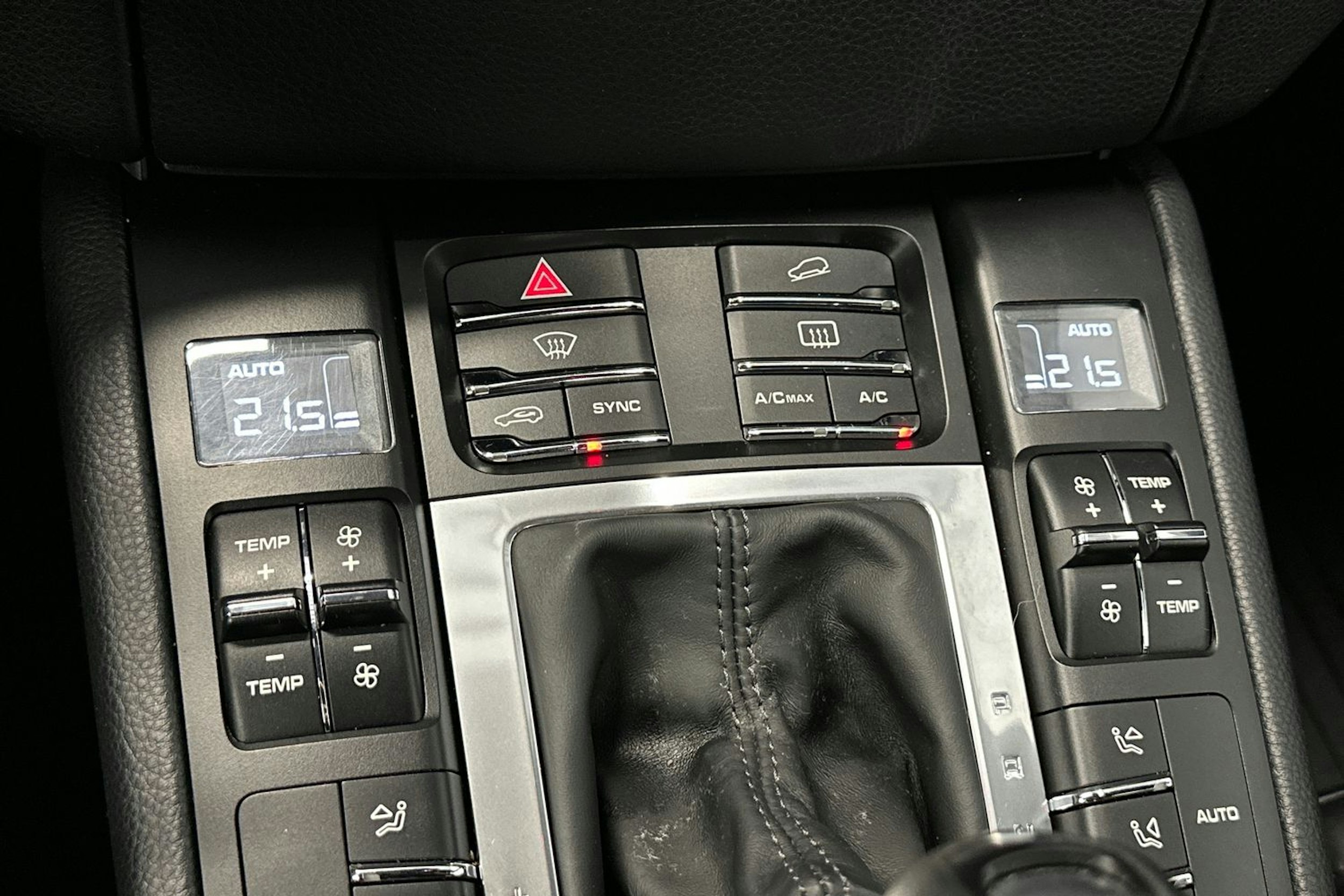 valkoinen Porsche Macan 2016 kuva 19.