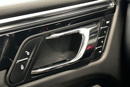 valkoinen Porsche Macan 2016 kuva 21.