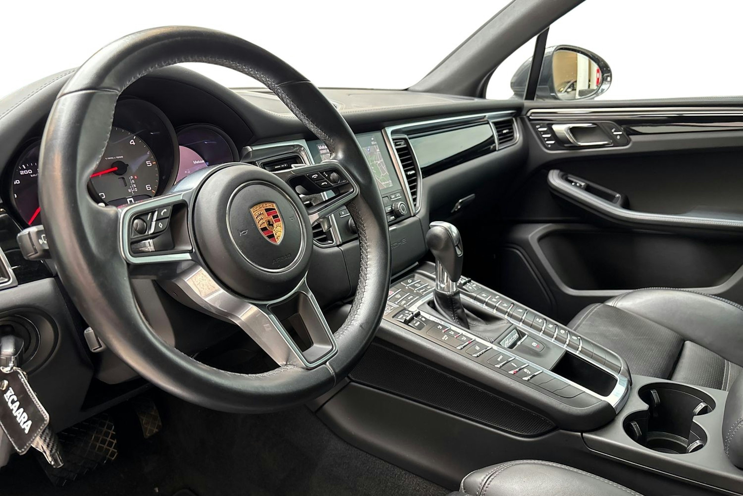 harmaa Porsche Macan 2017 kuva 6.