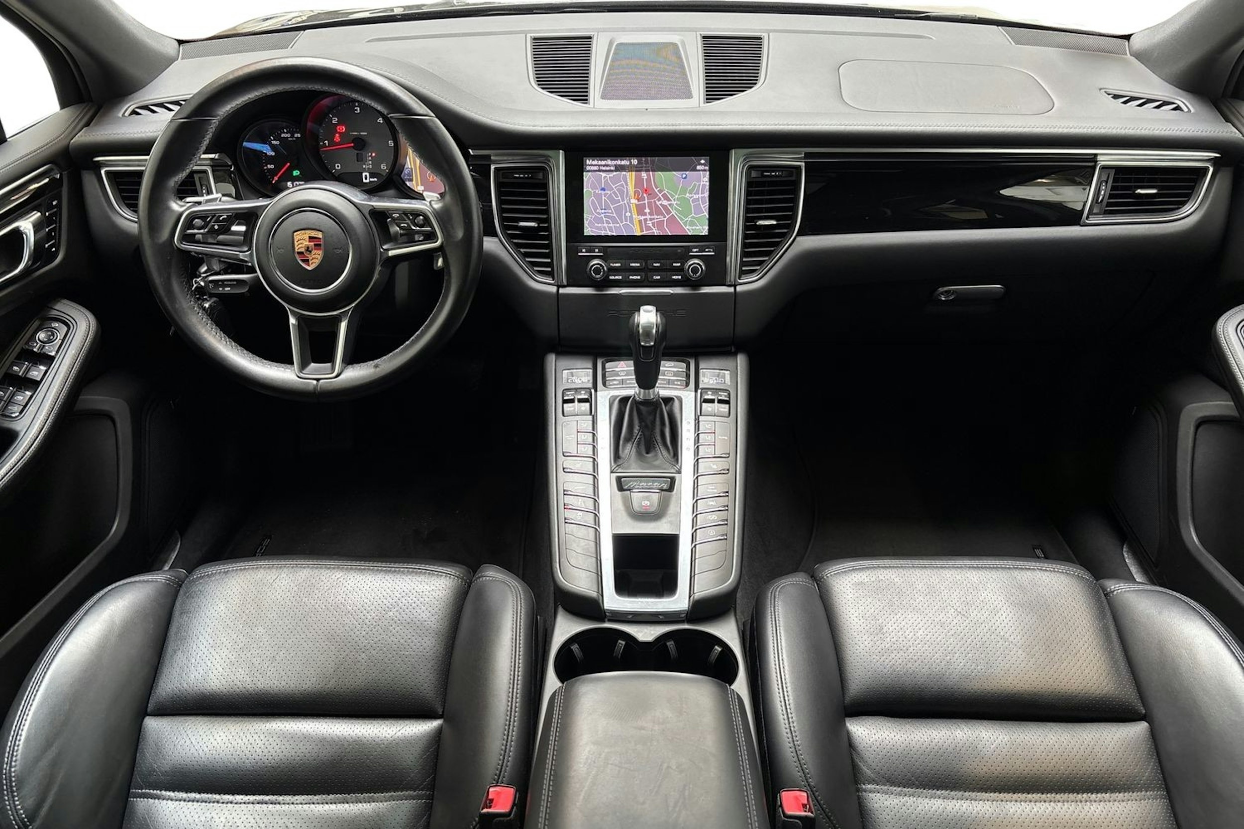 harmaa Porsche Macan 2017 kuva 7.
