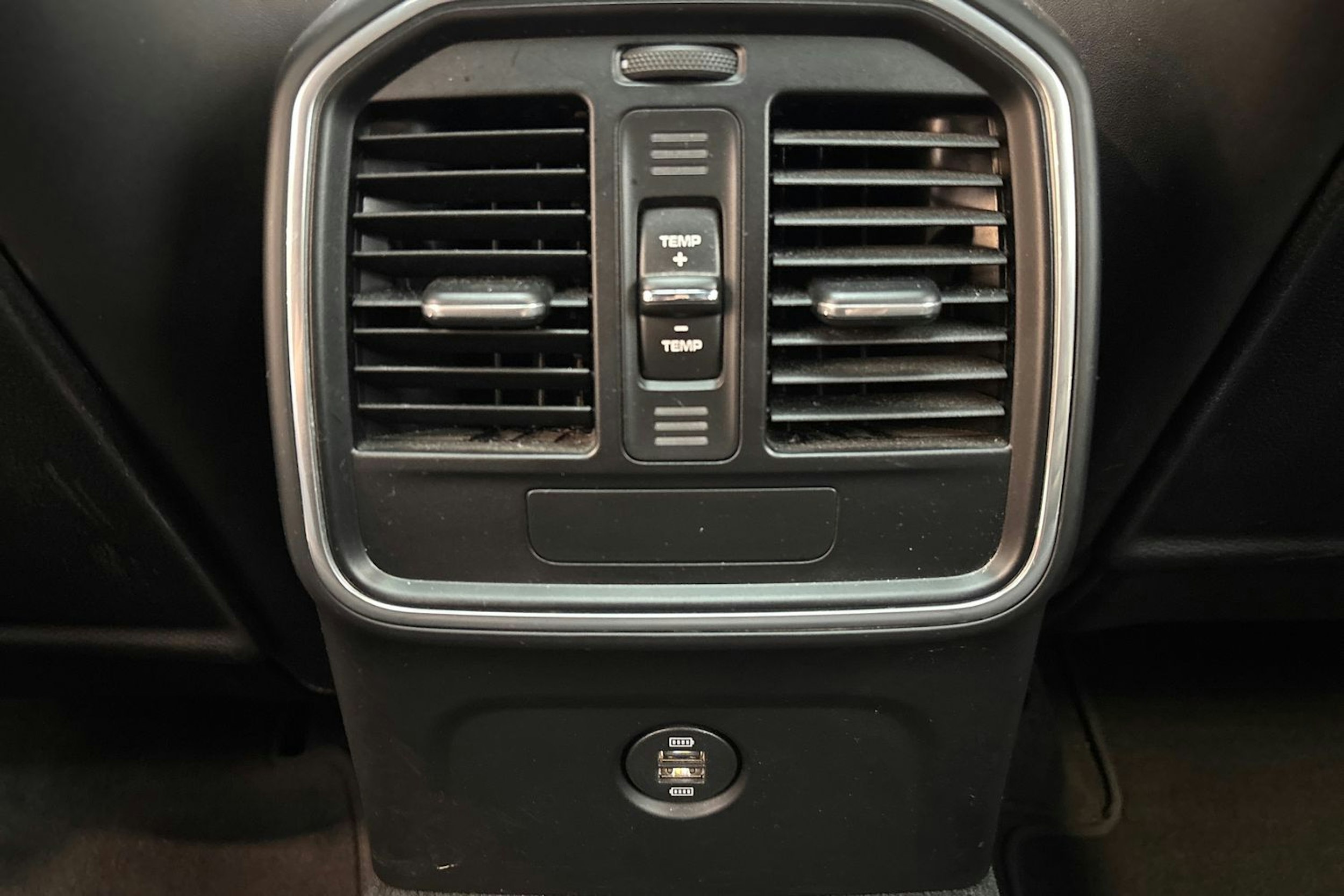 harmaa Porsche Macan 2017 kuva 16.