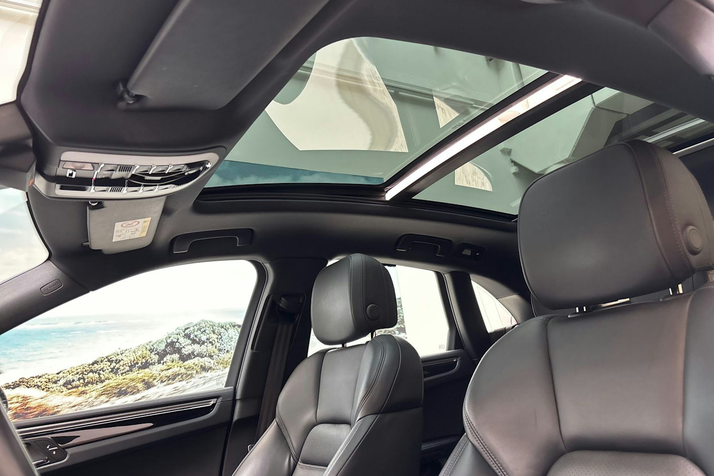 harmaa Porsche Macan 2017 kuva 18.