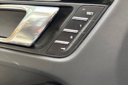 harmaa Porsche Macan 2017 kuva 19.