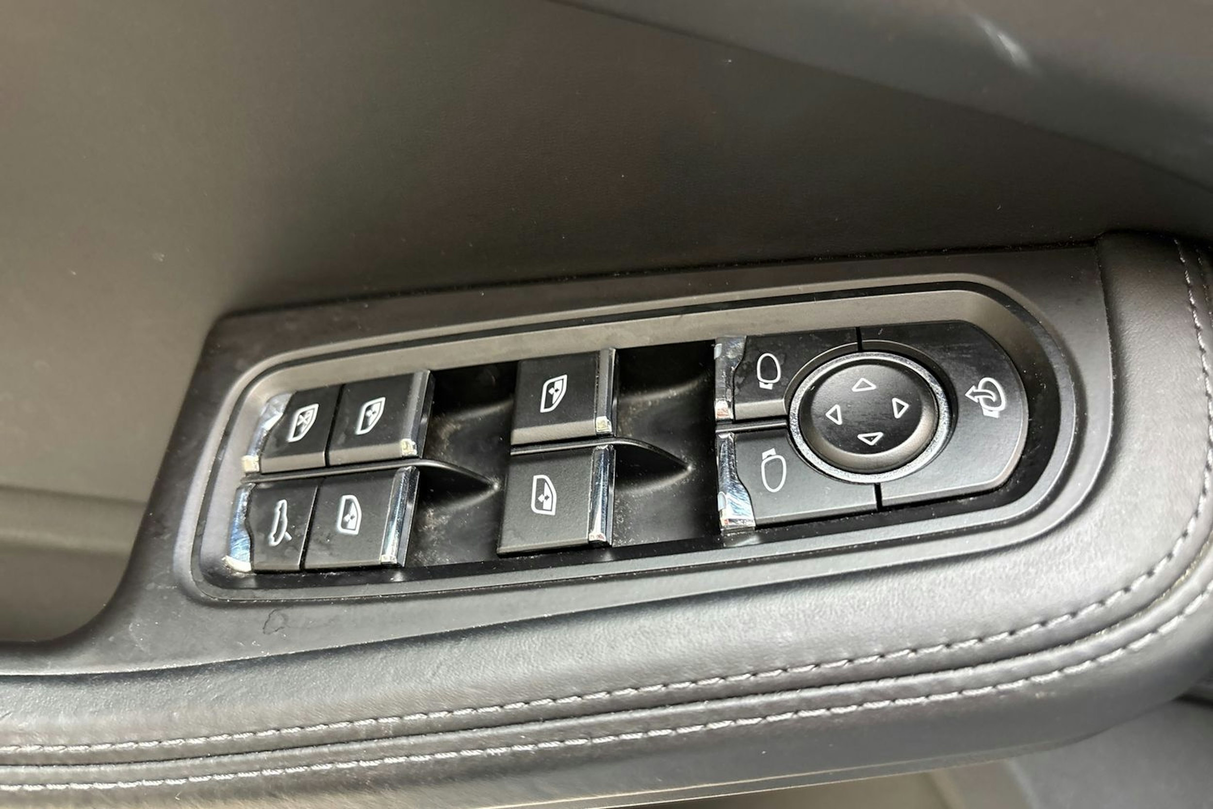 harmaa Porsche Macan 2017 kuva 20.
