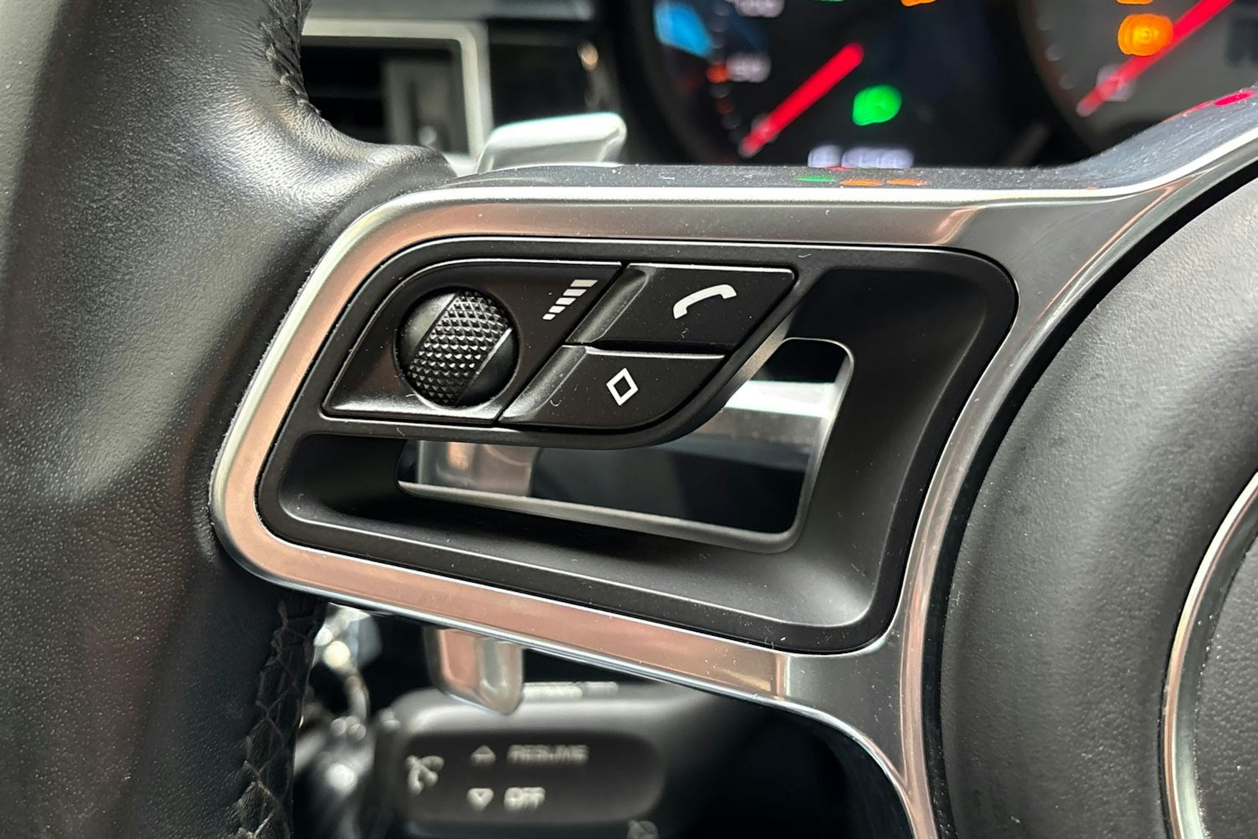 harmaa Porsche Macan 2017 kuva 22.