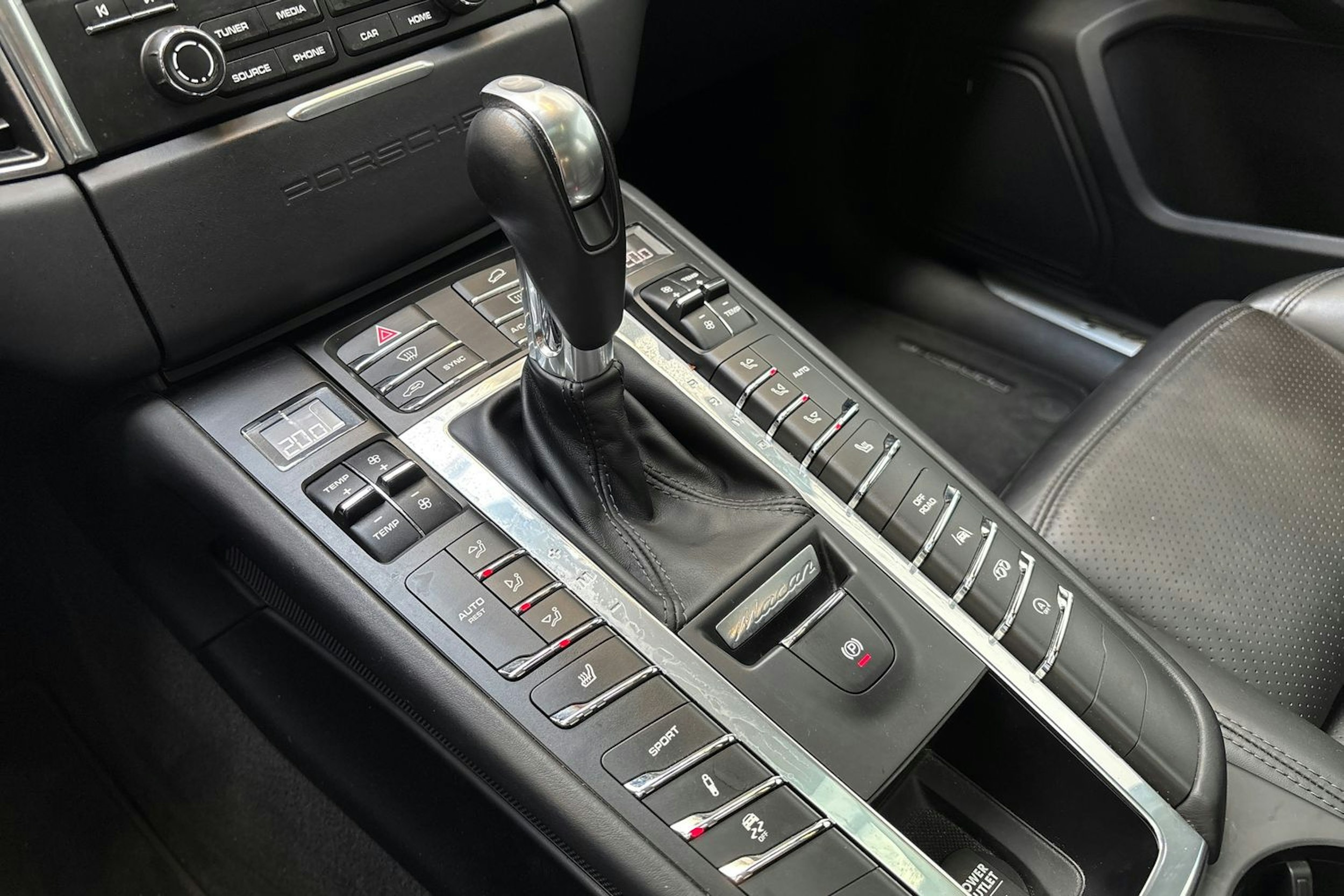 harmaa Porsche Macan 2017 kuva 34.
