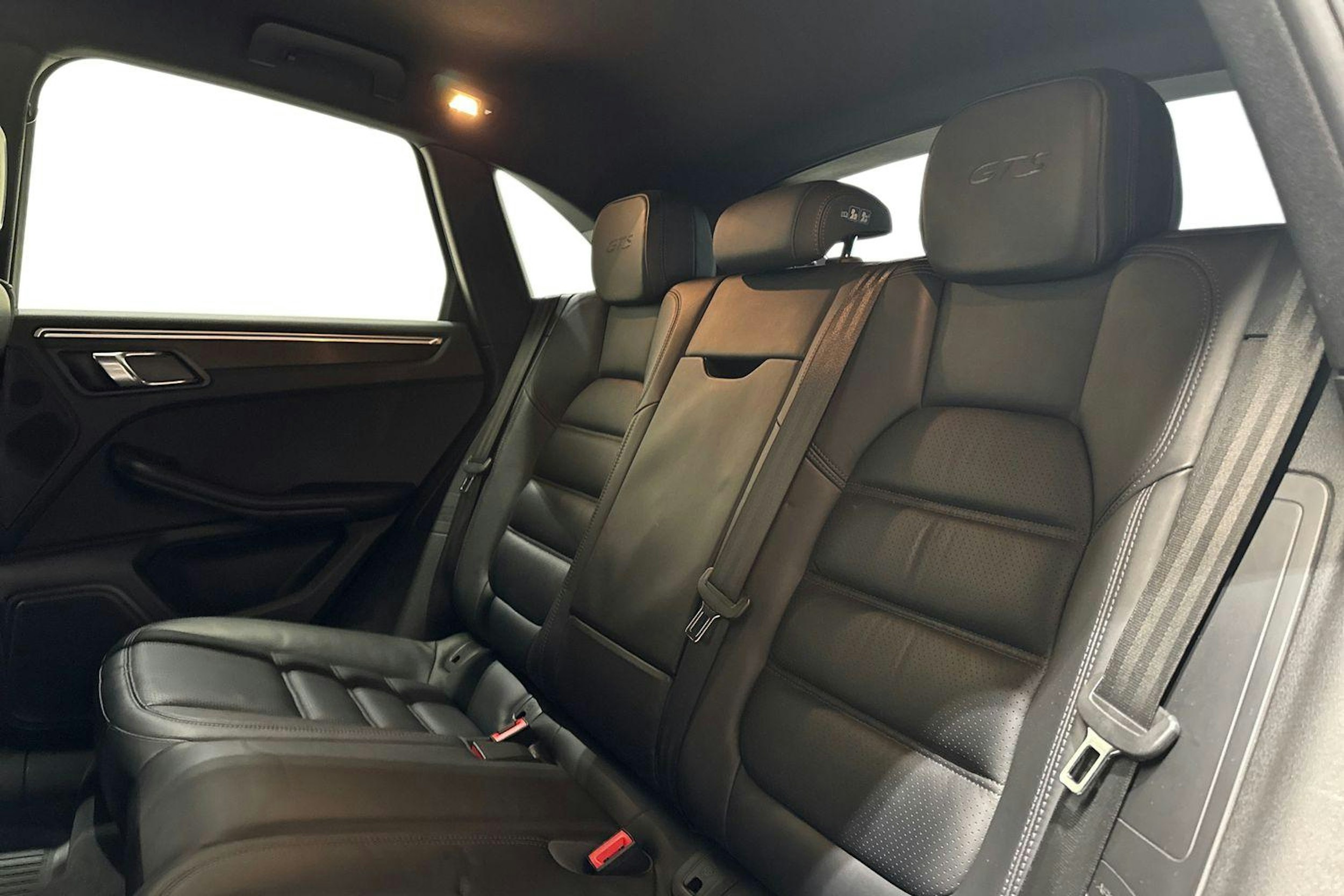 harmaa Porsche Macan 2017 kuva 8.