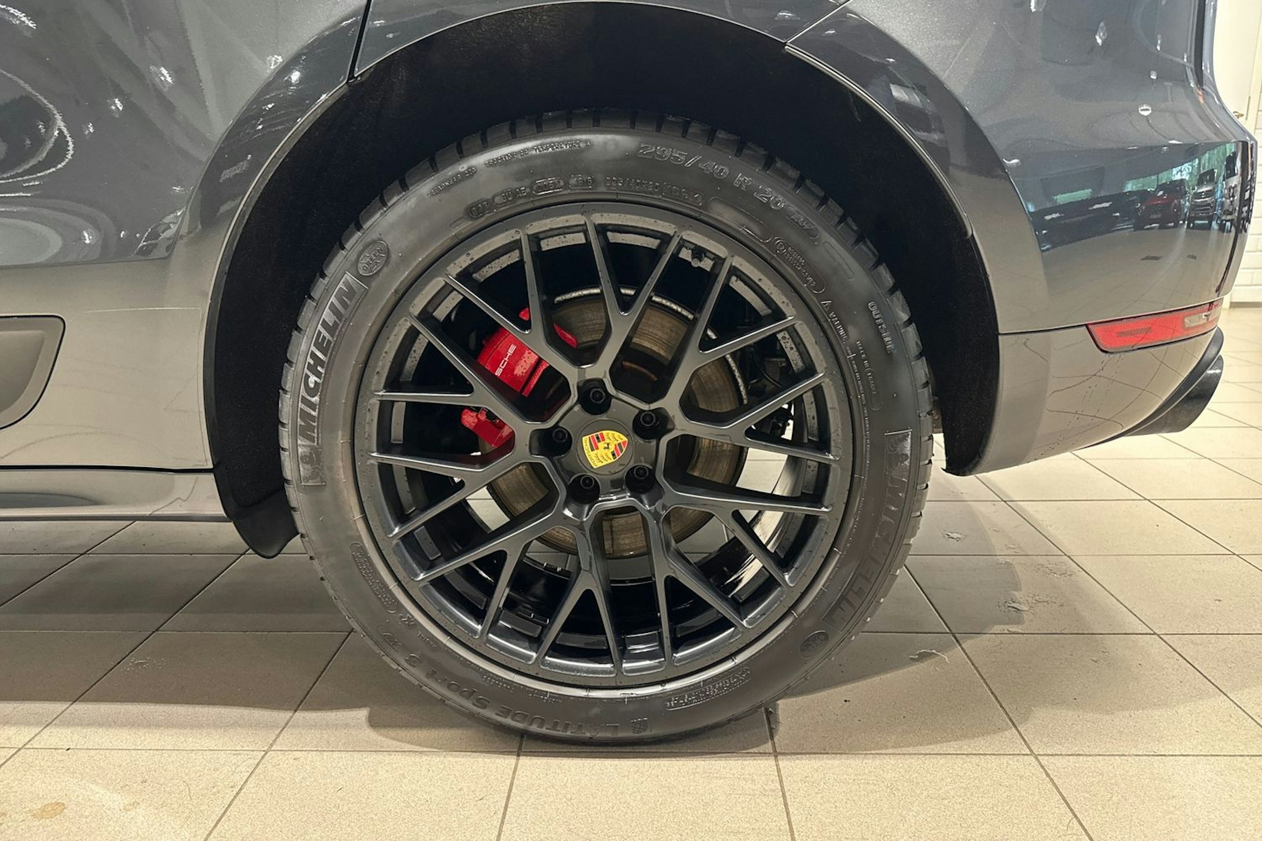 harmaa Porsche Macan 2017 kuva 10.