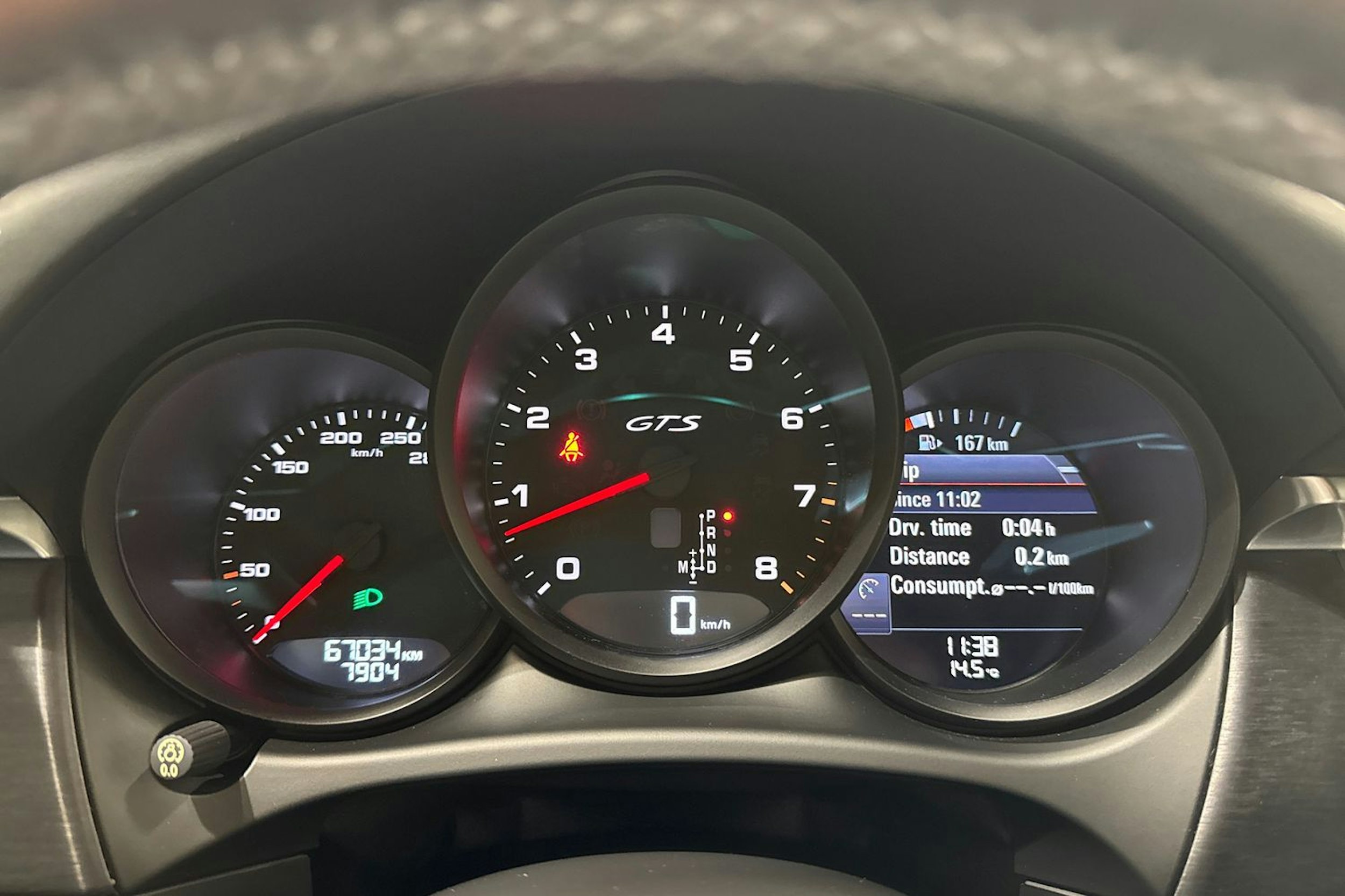 harmaa Porsche Macan 2017 kuva 15.