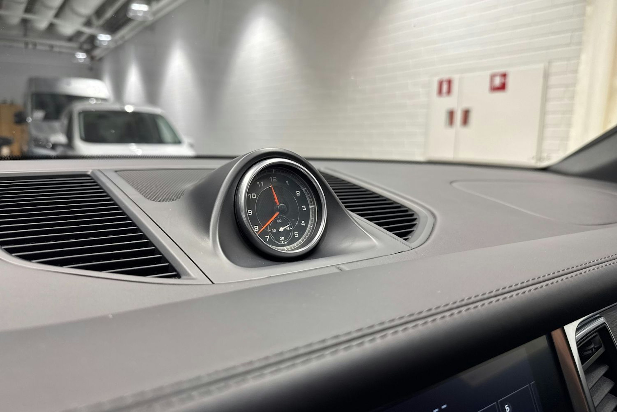 harmaa Porsche Macan 2017 kuva 19.