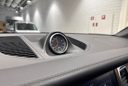 harmaa Porsche Macan 2017 kuva 19.