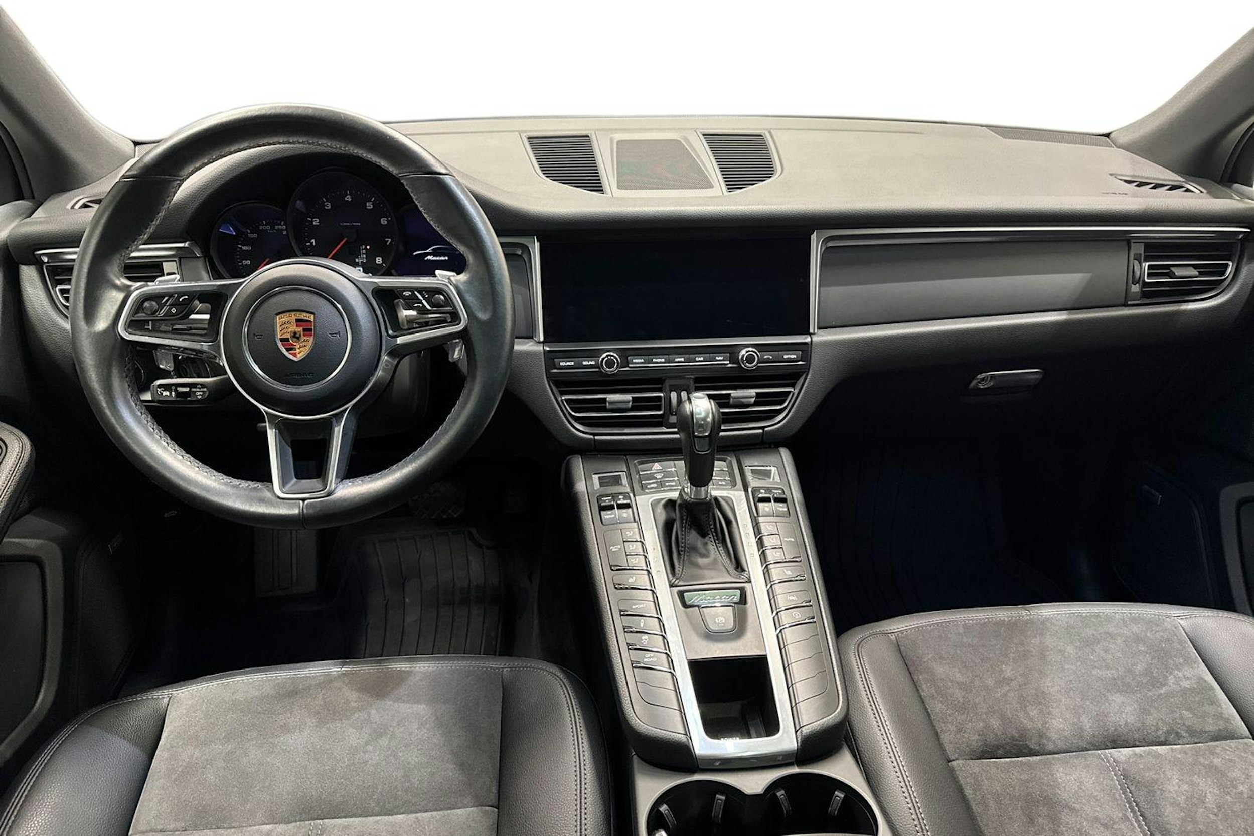 Valkoinen Porsche Macan 2019 kuva 7.